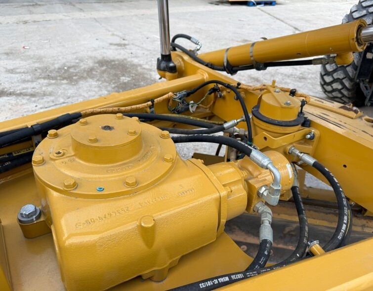 CATERPILLAR  140 AWD ***IMPECCABLE***